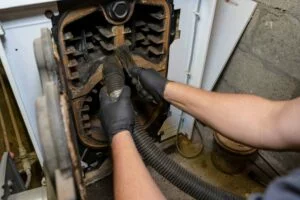 quipe-dartisans-bruno-effectuant-un-service-de-chauffage--houdan